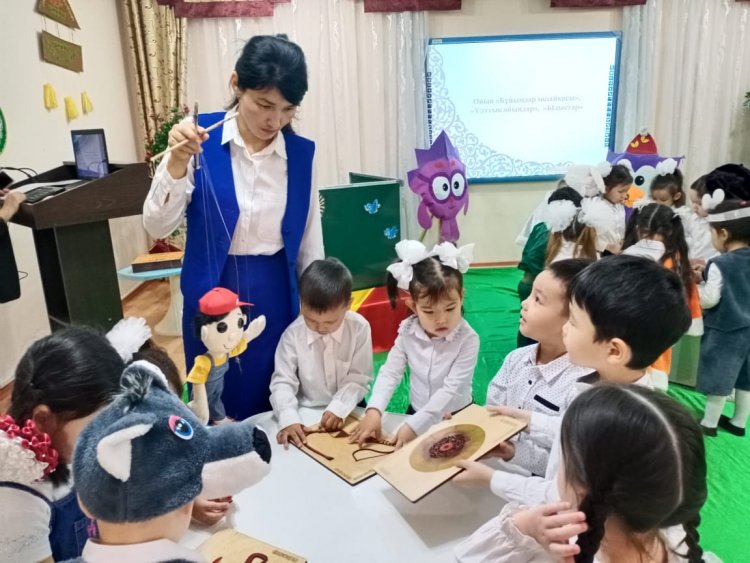 Тәрбиеші:Суттибаева Аийда Даулеталиевна "Әли бізде қонақта"