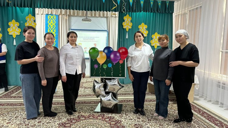 "Балалармен қалай сөйлесеміз?" тақырыбында ата-аналарға арналған кеңес.